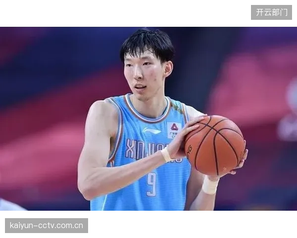 周琦季后赛展现顶级护筐实力,其篮板拼抢能力是北京队晋级四强关键。 周琦季后赛展现顶级护筐实力,其篮板拼抢能力是北京队晋级四强关键。